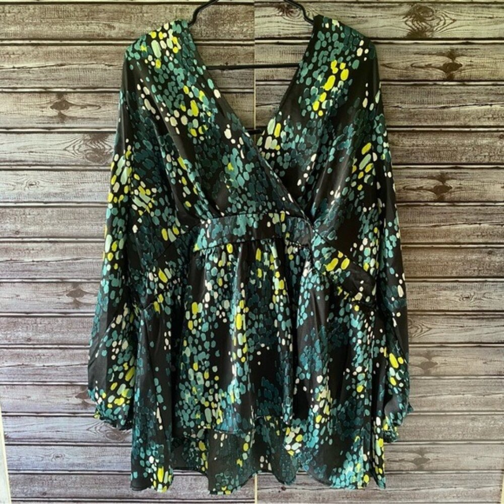 NWT Torrid Women's Satin Surplice Cutout Long-Sleeved Blouse Size 3